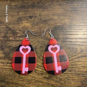 ❤️3/$15 Faux Leather Dangle Earrings